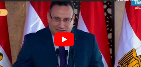 بالفيديو.. محافظ اسكندرية مذاكر كويس وينجو من الاحراج أمام السيسي 1