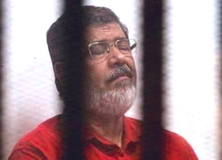 تفاصيل وفاة محمد مرسي أثناء محاكمته بتهمة التخابر 1