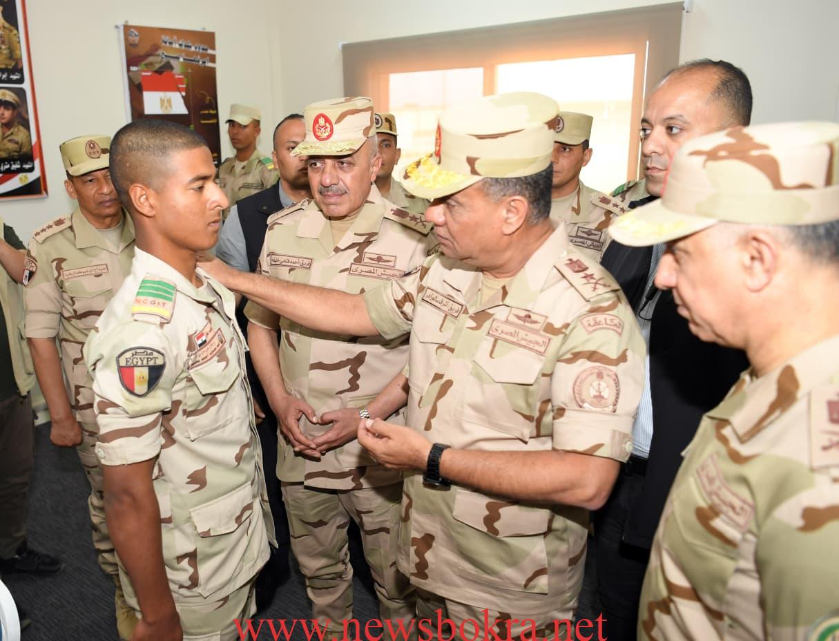 وزير الدفاع يتفقد إحدى وحدات التدريب الأساسى بالقوات المسلحة (3)